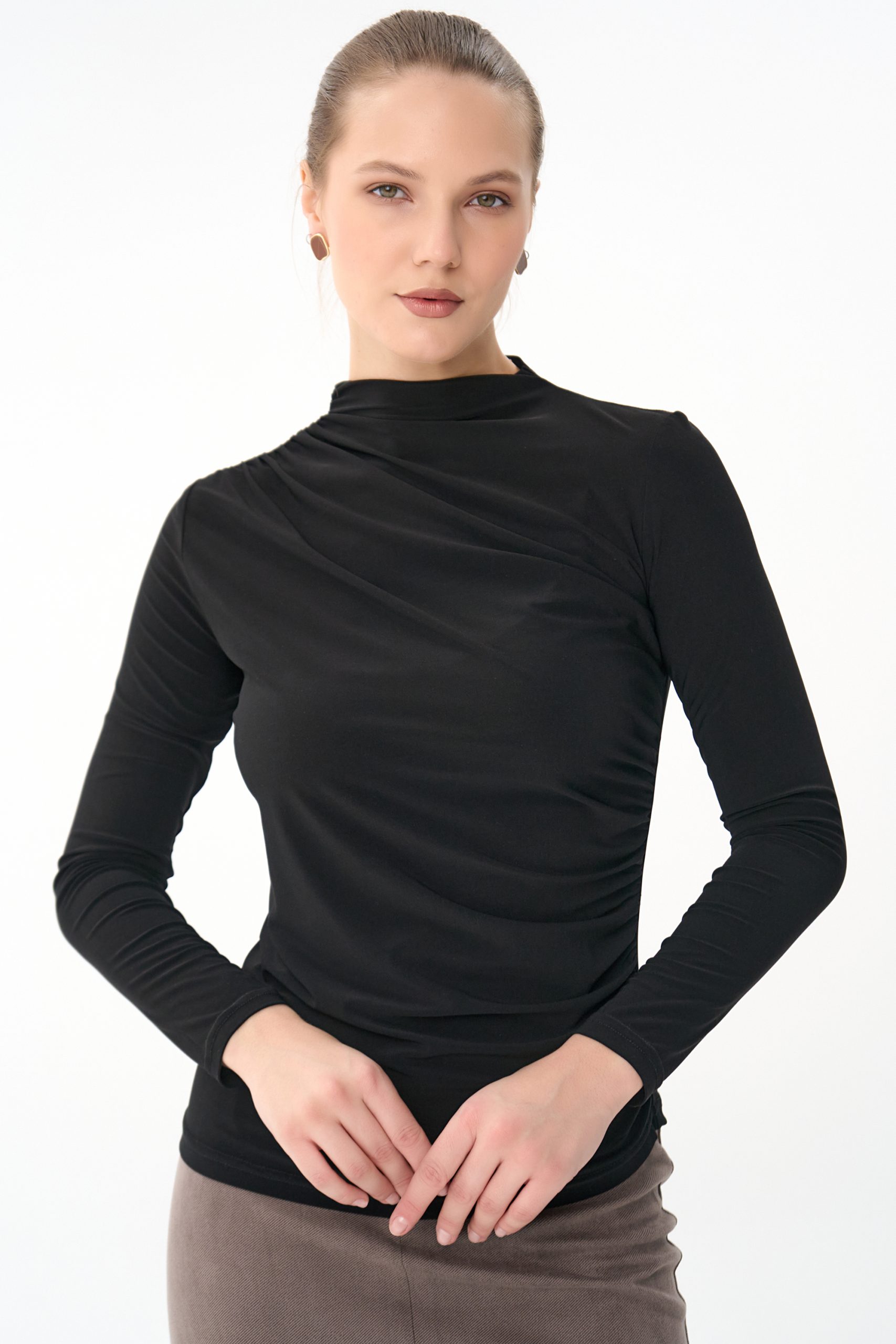 Лонгслив Нора (чёрный-2)
