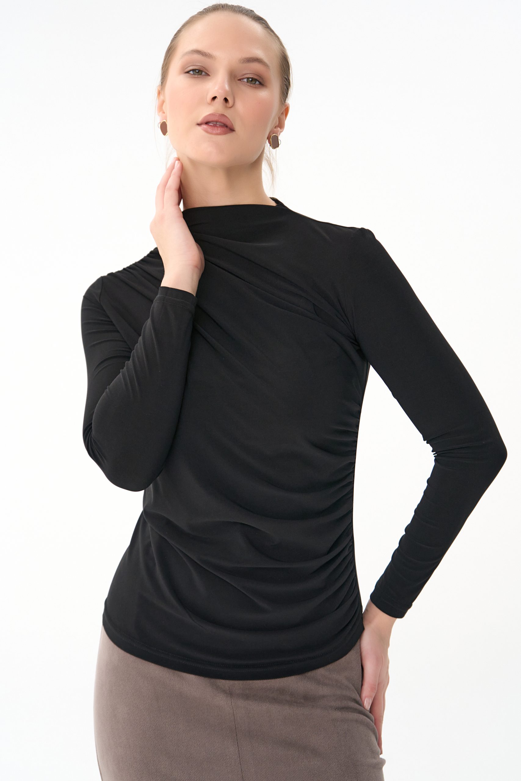 Лонгслив Нора (чёрный-2)