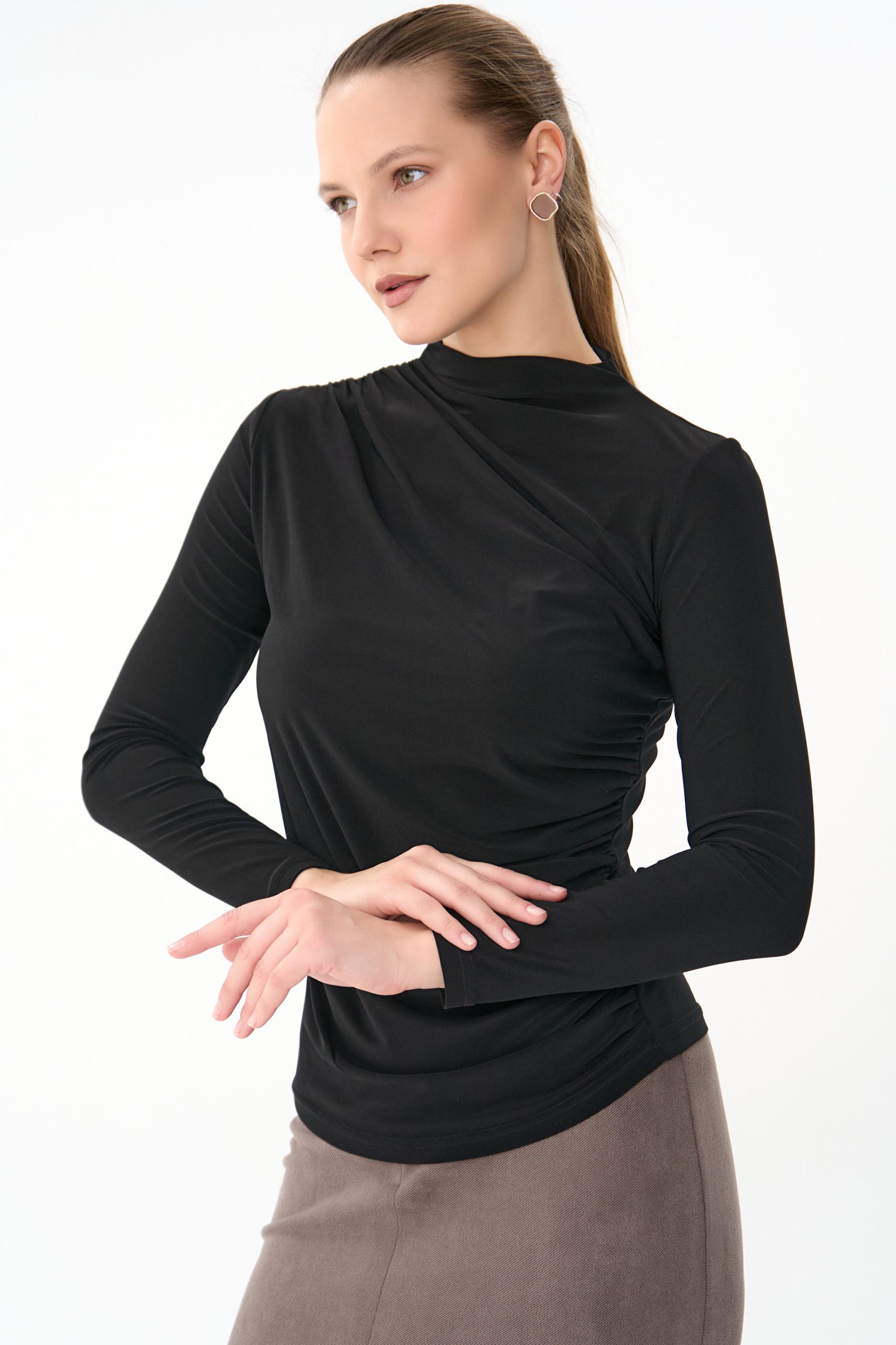 Лонгслив Нора (чёрный-2)